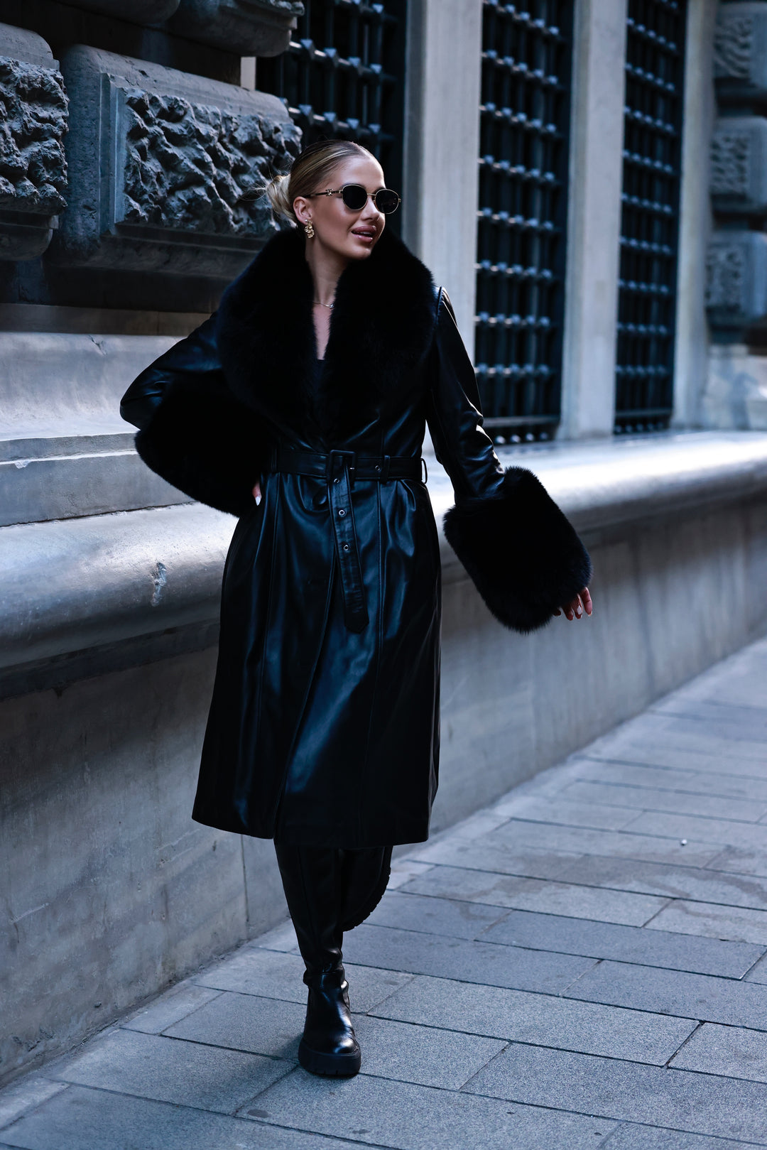 BLACK COAT