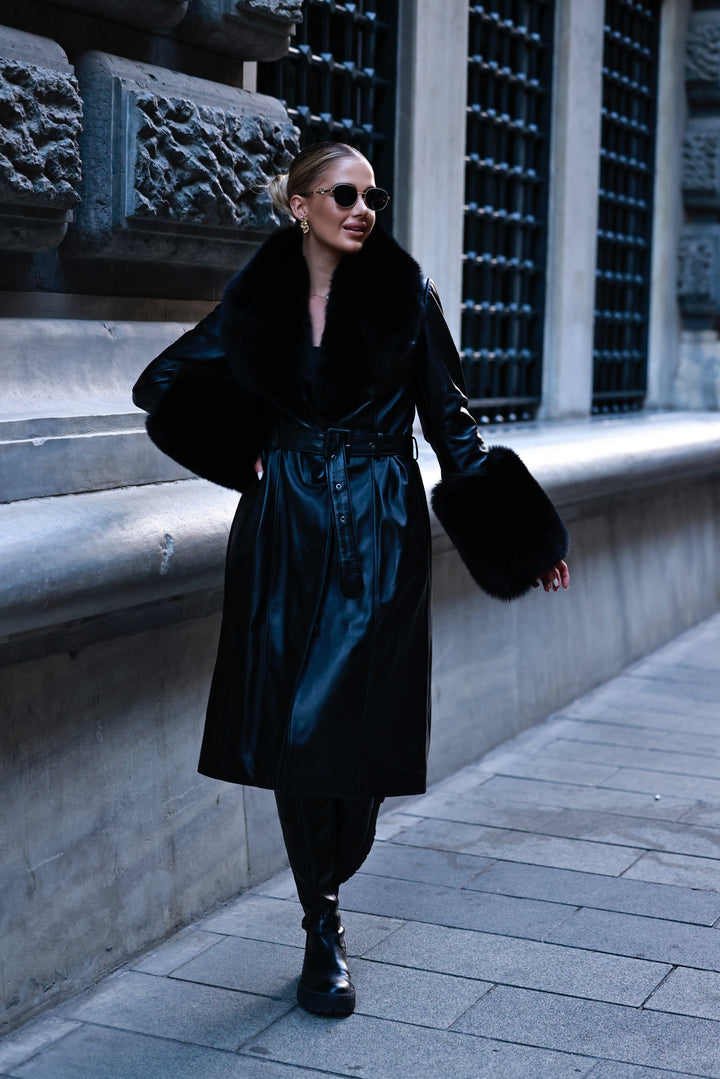 BLACK COAT