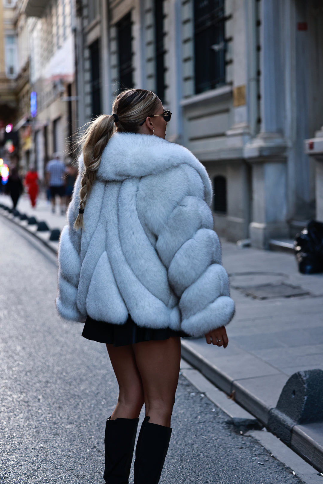 FUR ARI LIGHT