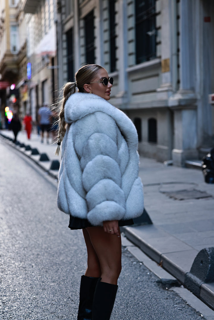 FUR ARI LIGHT